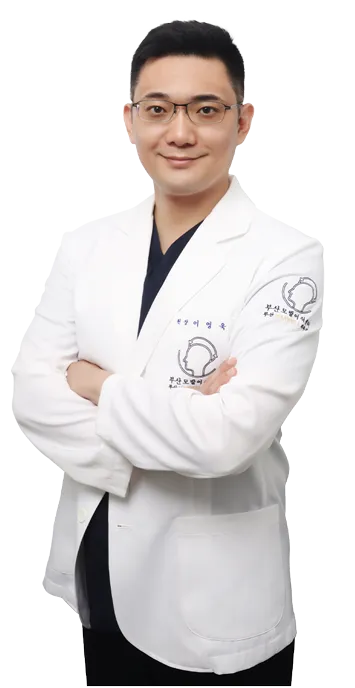 Lee Yeong-uk的官方肖像照